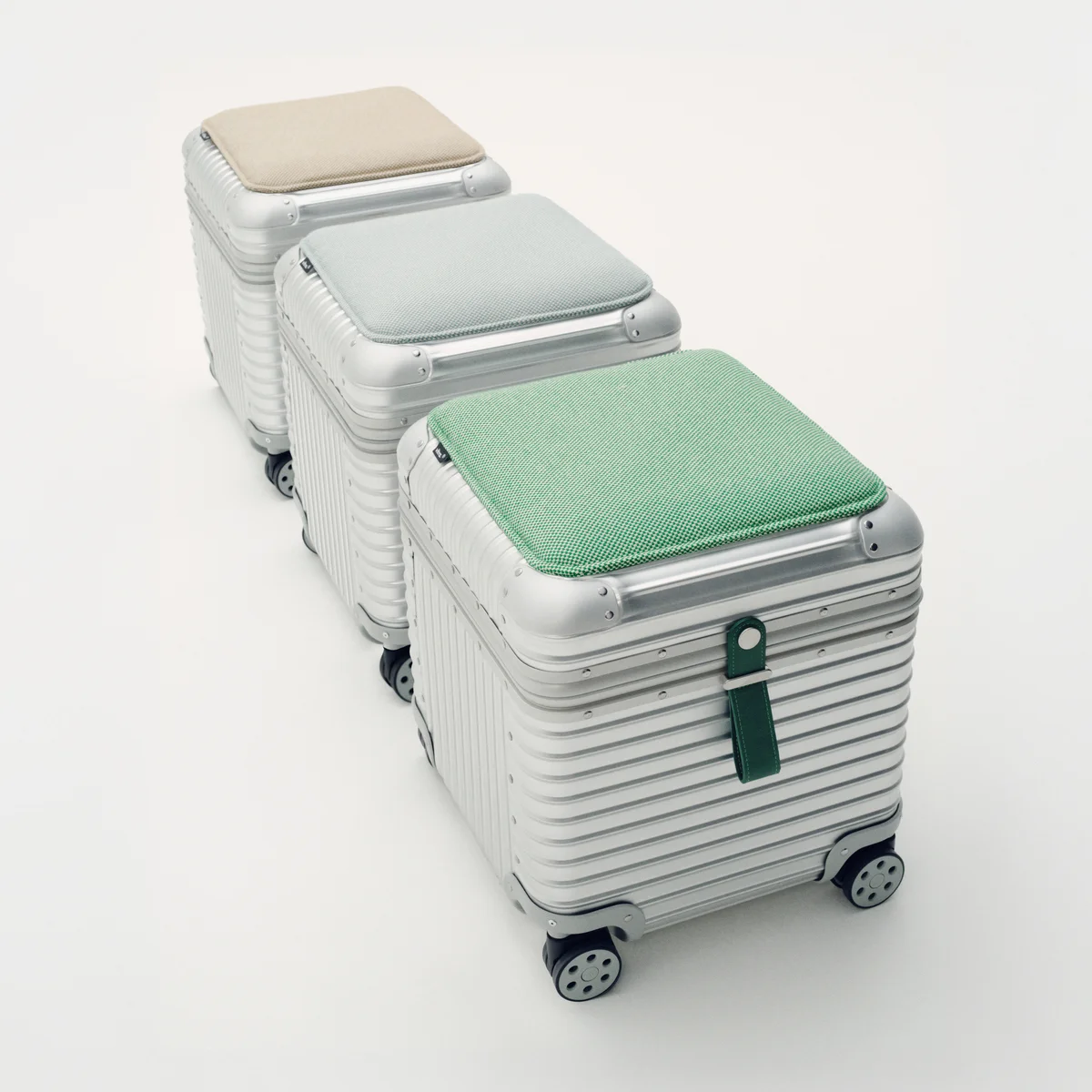 【リモワ】目玉はスイスの家具メーカー「ヴィトラ」とのコラボスツール！ 伊勢丹新宿店にてポップアップを開催【6月11日〜】